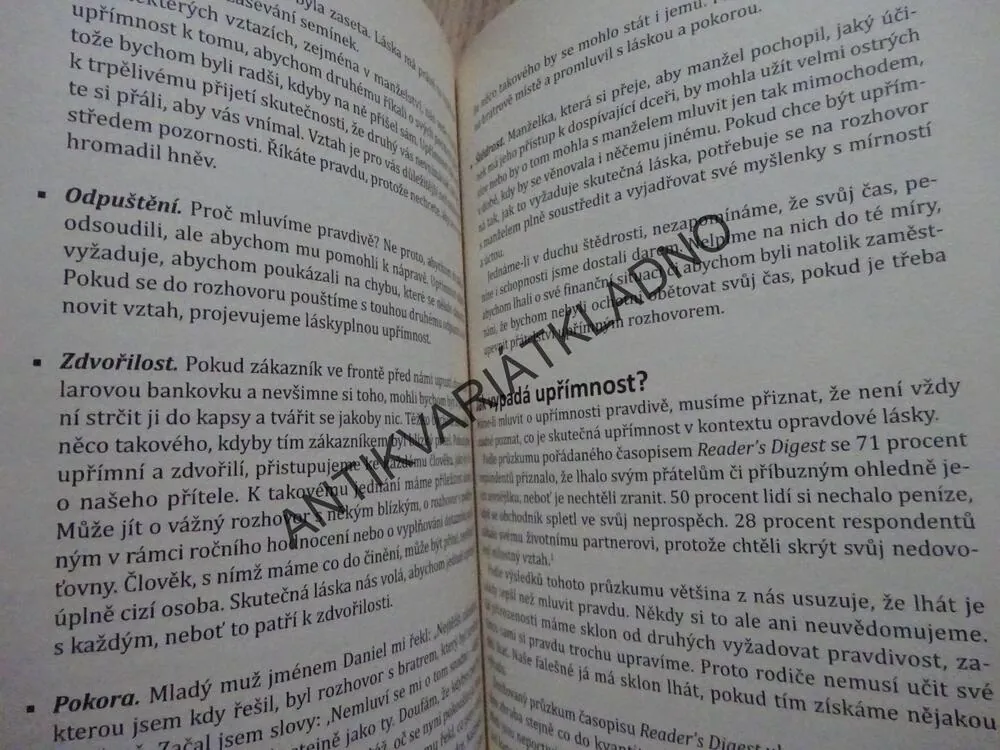 LÁSKA, GARY CHAPMAN, **an