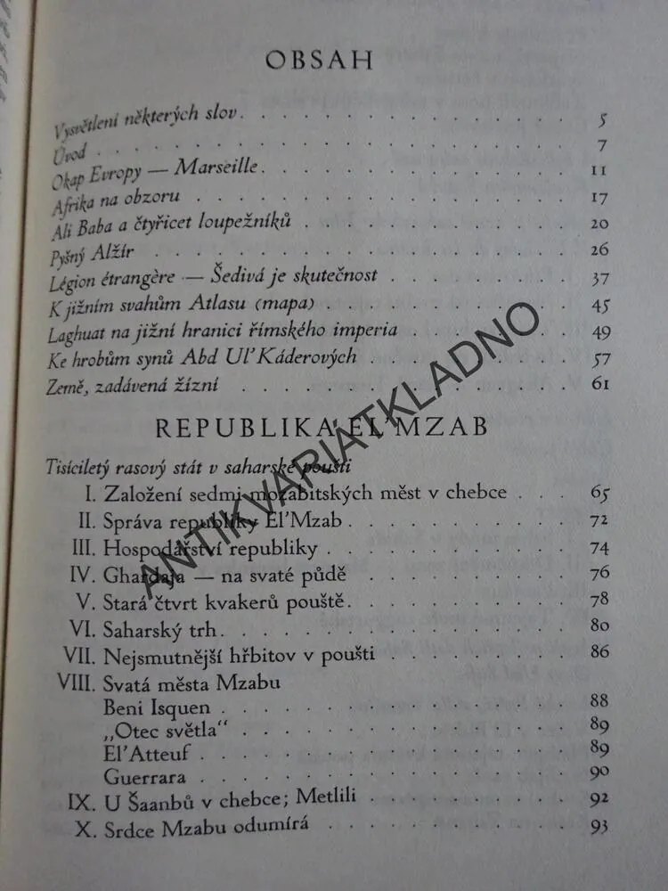 ZEMĚ ZADÁVENÁ ŽÍZNÍ, J. R. VÁVRA, **an