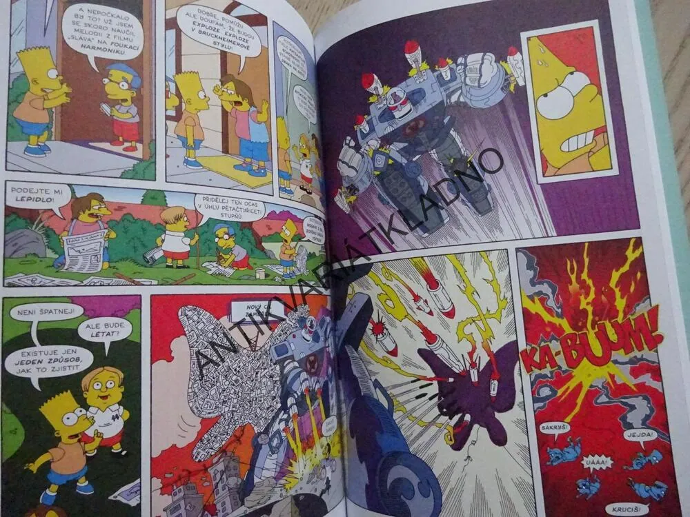 SIMPSONOVI, KOMIKSOVÁ DUPÁRNA, MATT GROENING, **an