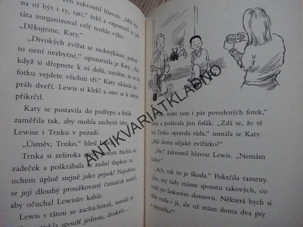 VYPLAŠENÝ JEZEVEC, SARAH HAWKINSOVÁ, **an