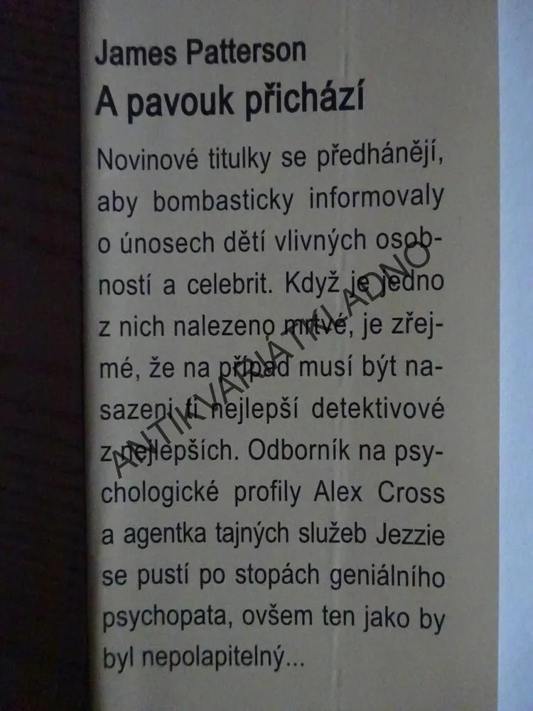 A PAVOUK PŘICHÁZÍ, JAMES PATTERSON, **an