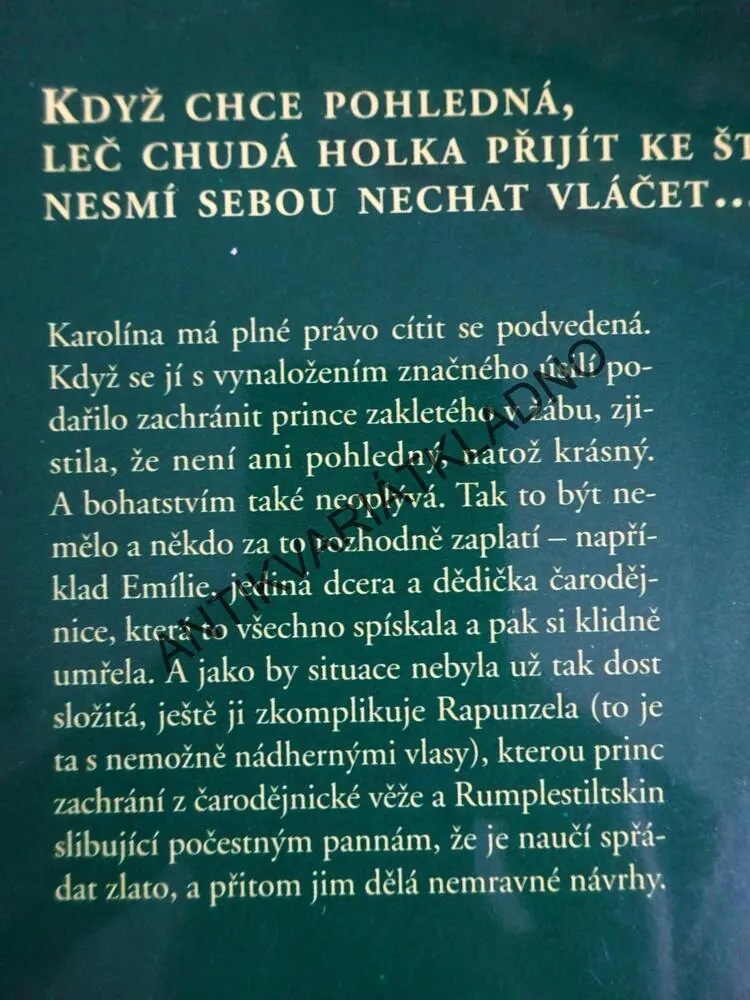 NEPOHLEDNÝ PRINC, JOHN MOORE, **an