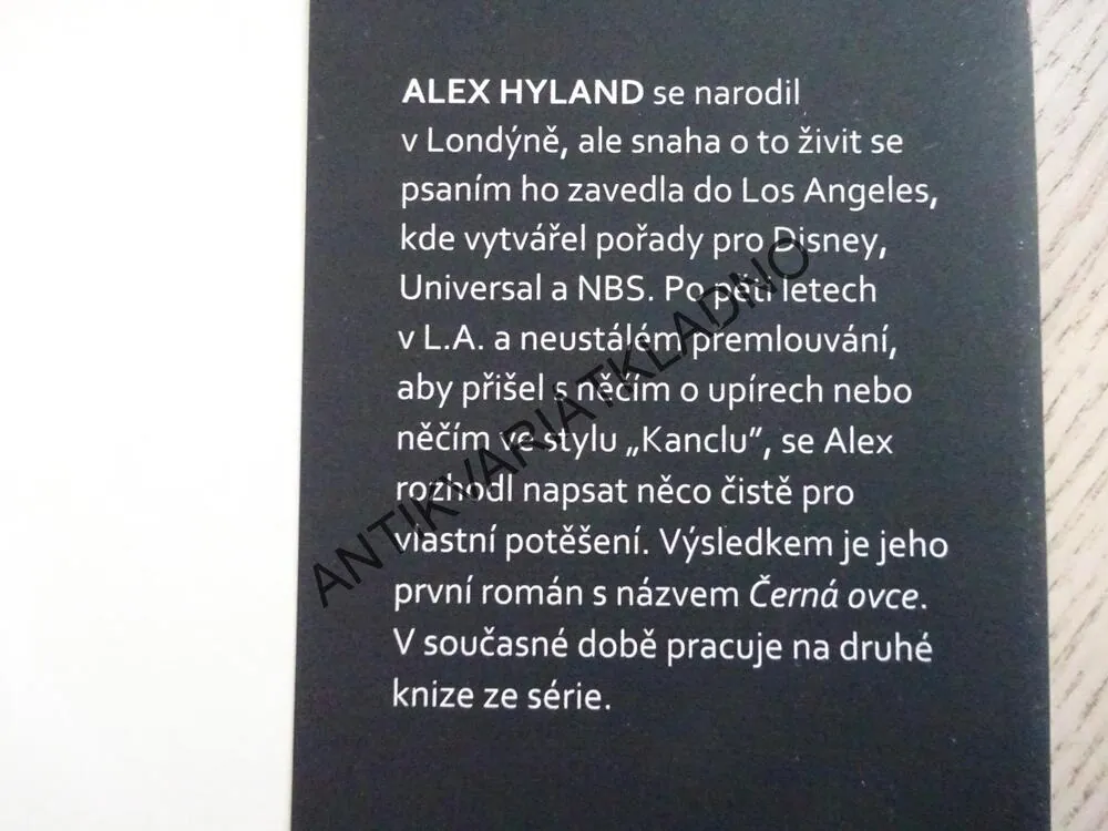 ČERNÁ OVCE, ALEX HYLAND, **an