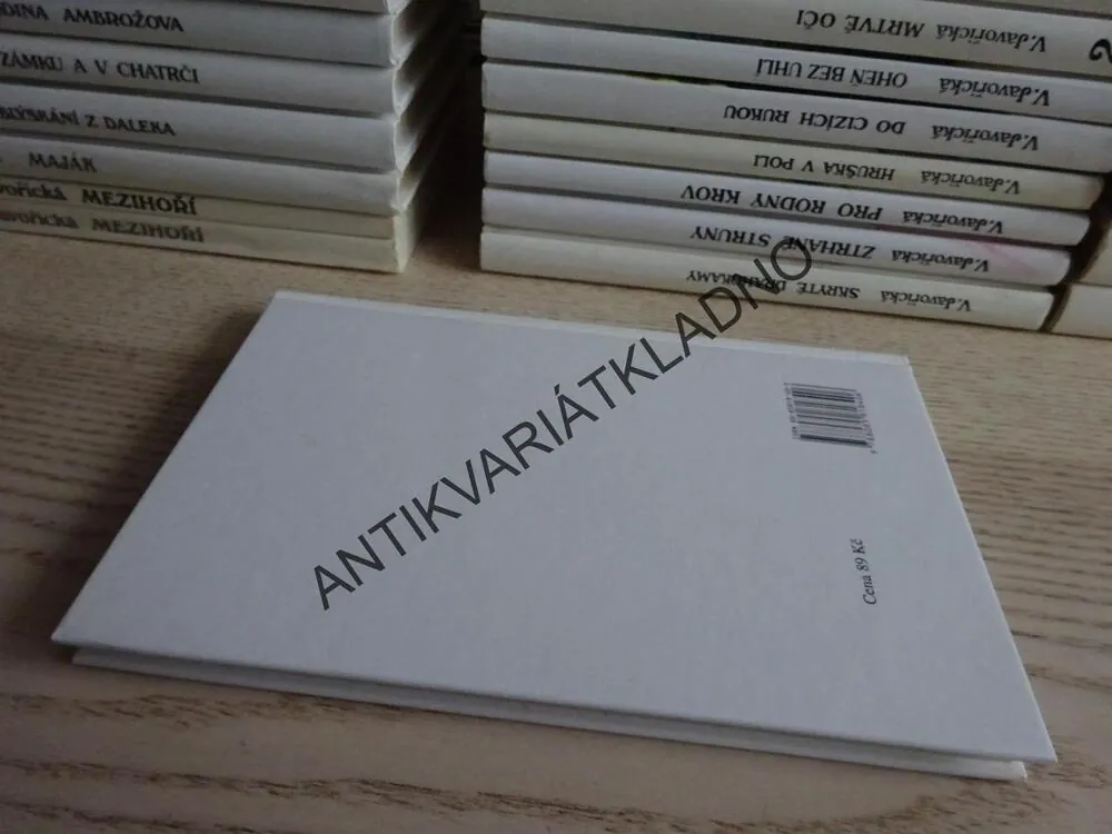 BŘÍZA V BOUŘI, VLASTA JAVOŘICKÁ, **an