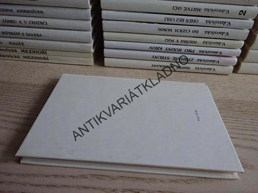 NEBESKÁ KRŮPĚJ, VLASTA JAVOŘICKÁ, **an