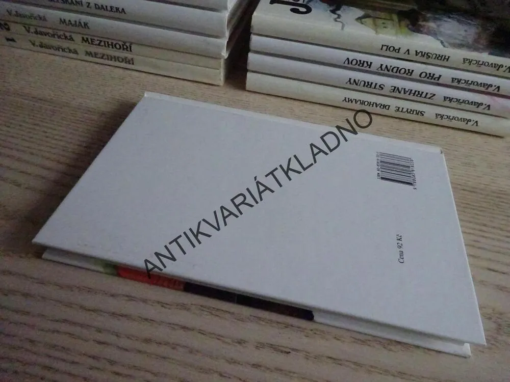 DO CIZÍCH RUKOU, VLASTA JAVOŘICKÁ, **an