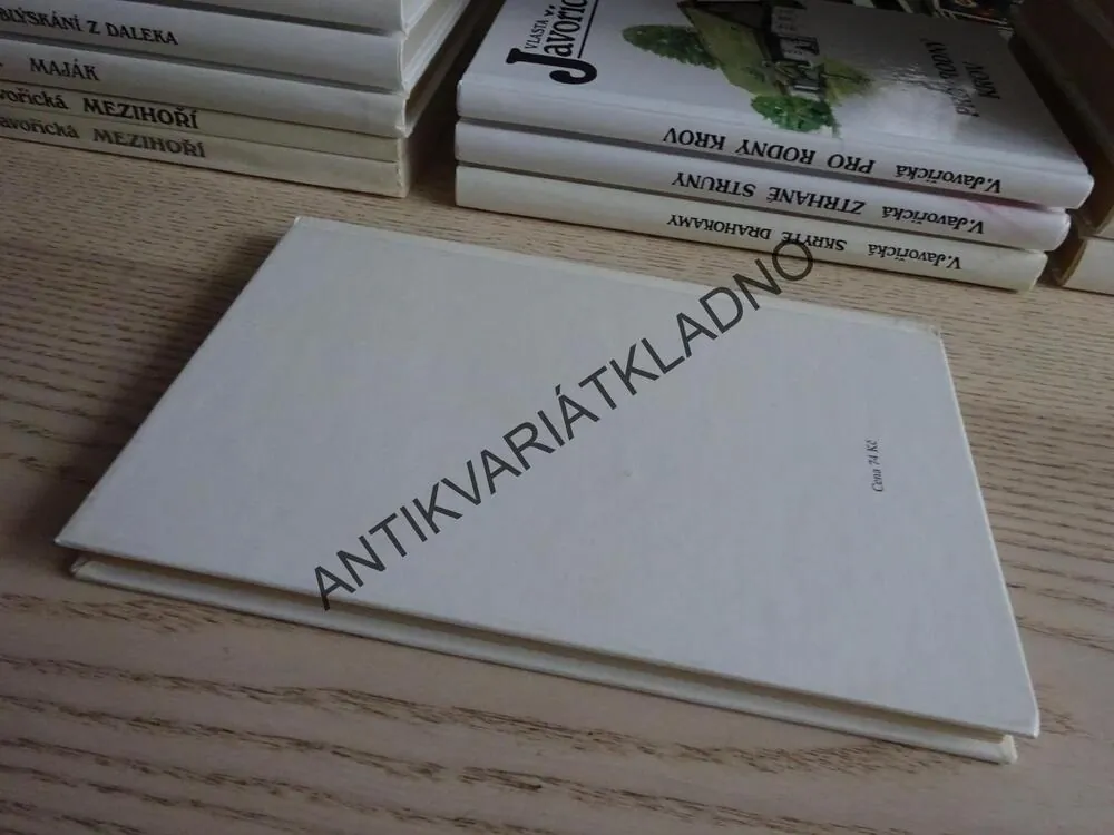 HRUŠKA V POLI, VLASTA JAVOŘICKÁ, **an