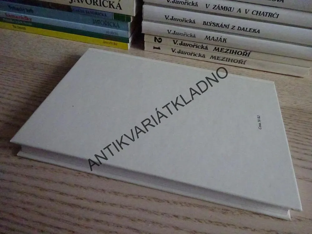 SKRYTÉ DRAHOKAMY, VLASTA JAVOŘICKÁ, **an