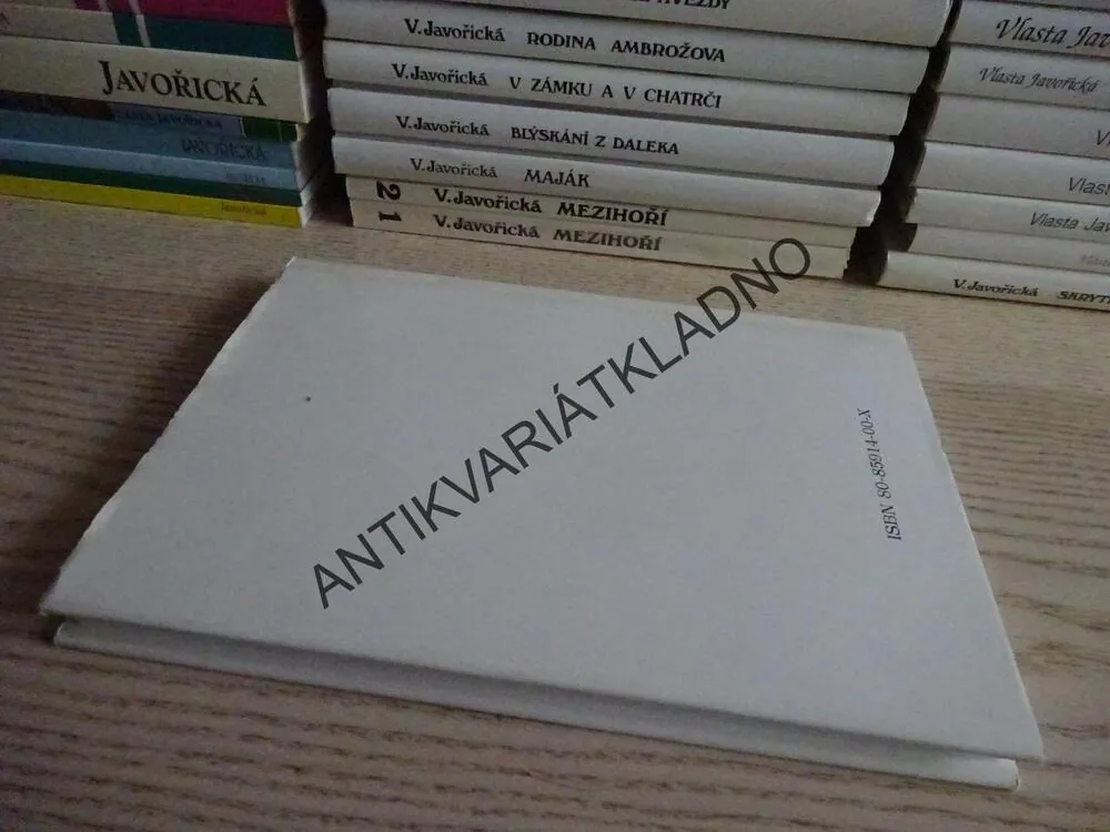 POD HOROU JAVOŘICÍ, VLASTA JAVOŘICKÁ, **an