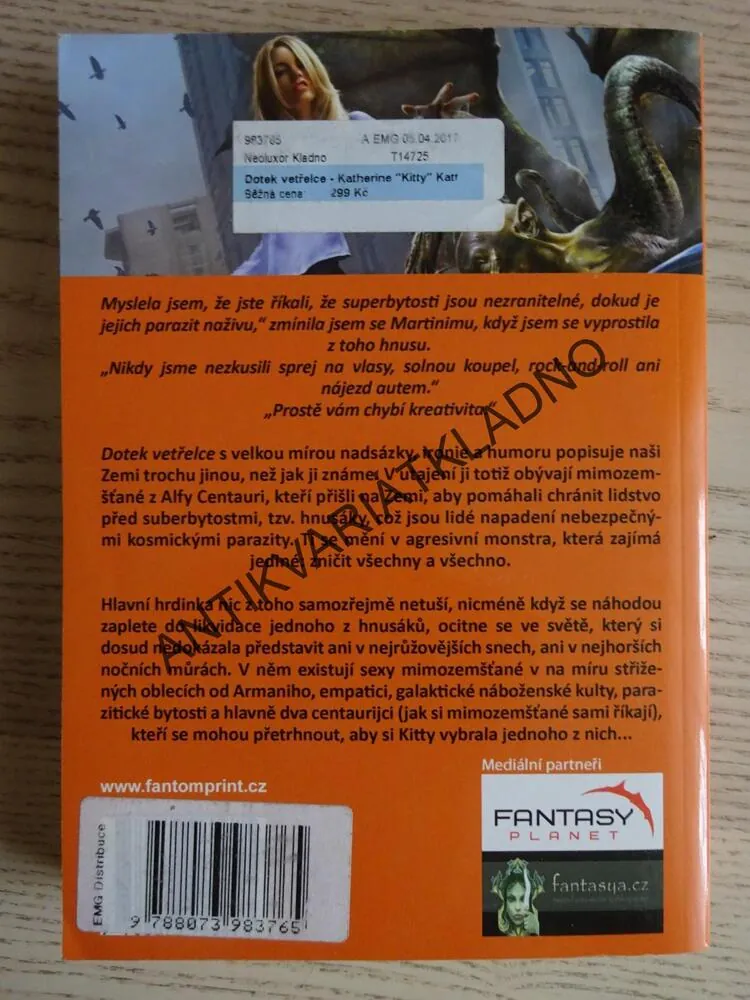 DOTEK VETŘELCE, GINI KOCH, **an