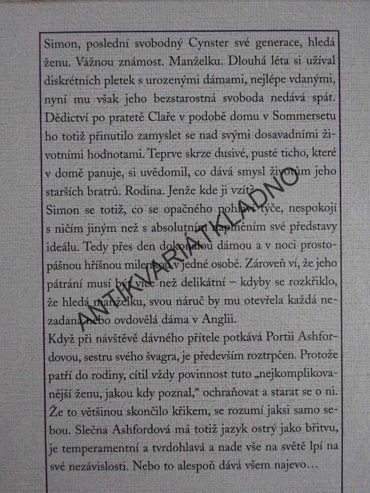 DOKONALÁ MILENKA, STEPHANIE LAURENSOVÁ, **an