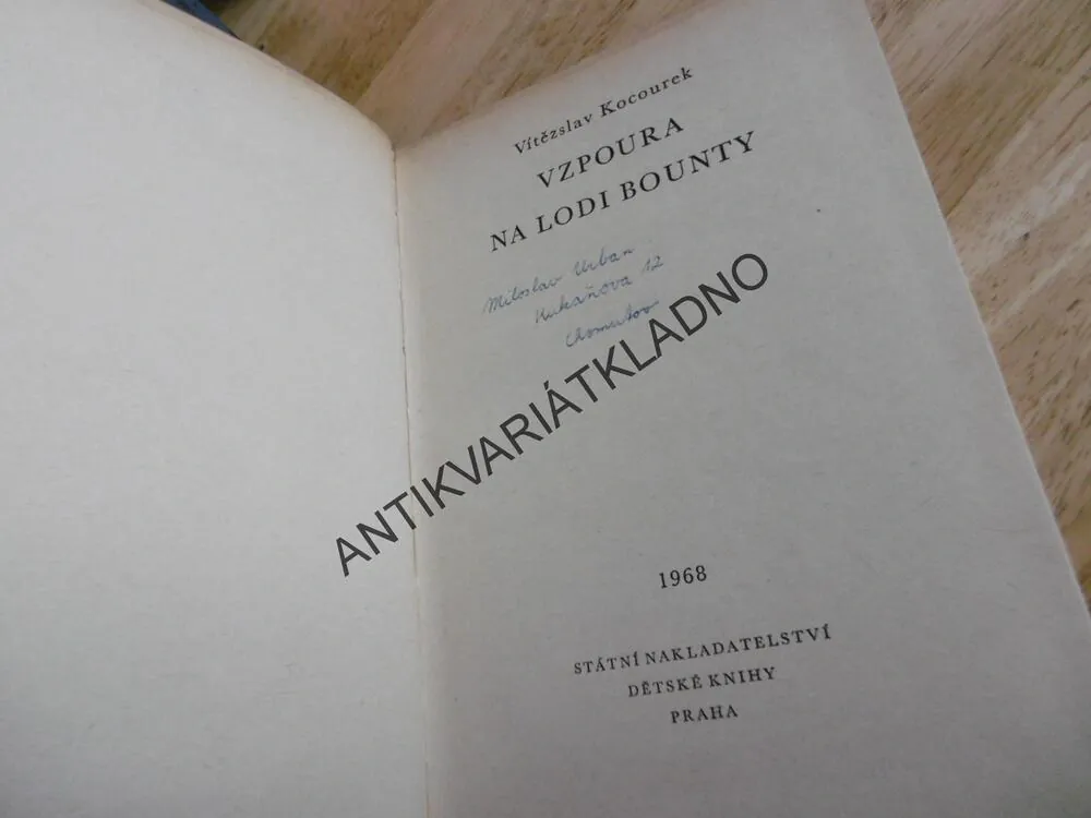 KOD 43 - VZPOURA NA LODI BOUNTY, VÍTĚZSLAV KOCOUREK, **an