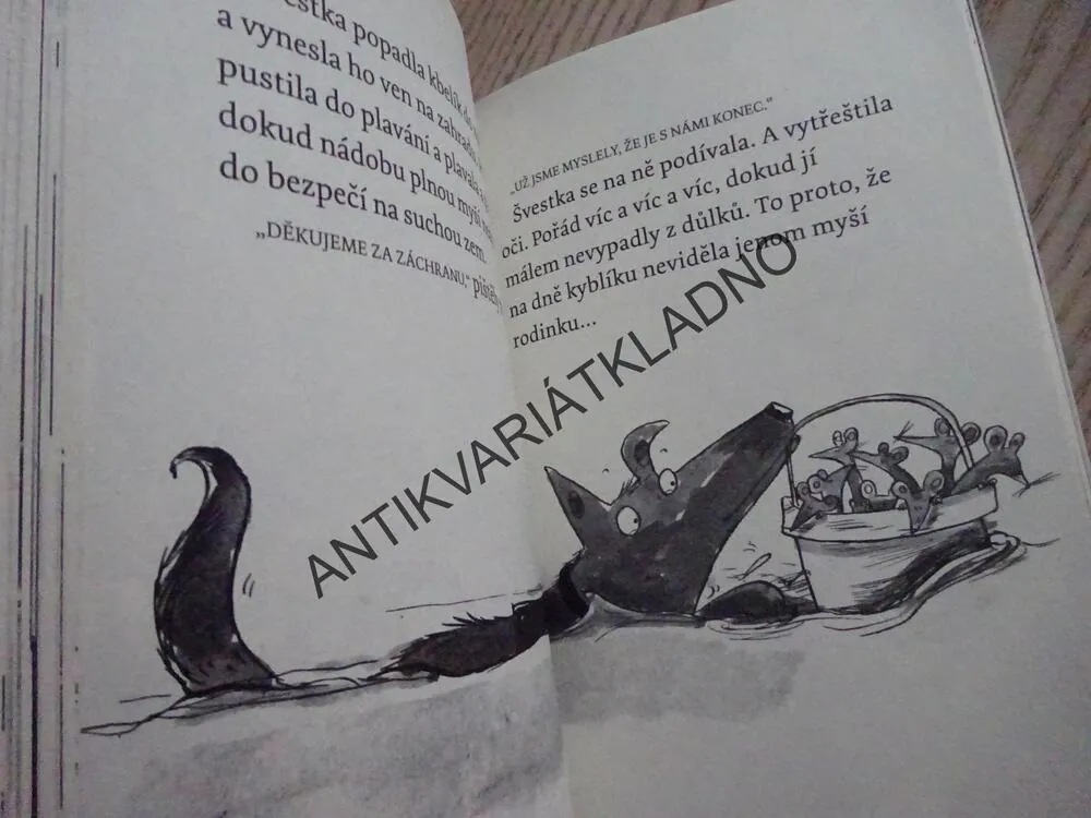 ŠVESTKA A ZLODĚJ KLOBÁSEK, GILL LEWISOVÁ, **an