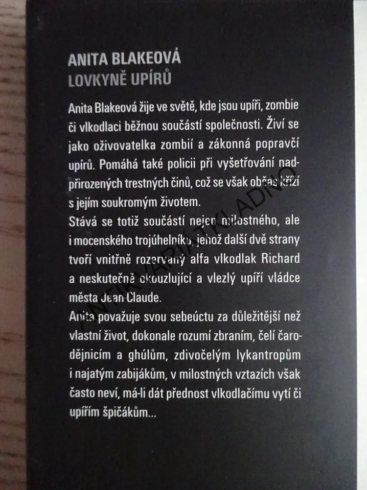 FLIRT, ANITA BLAKE, LAURELL K. HAMILOTONOVÁ, **an