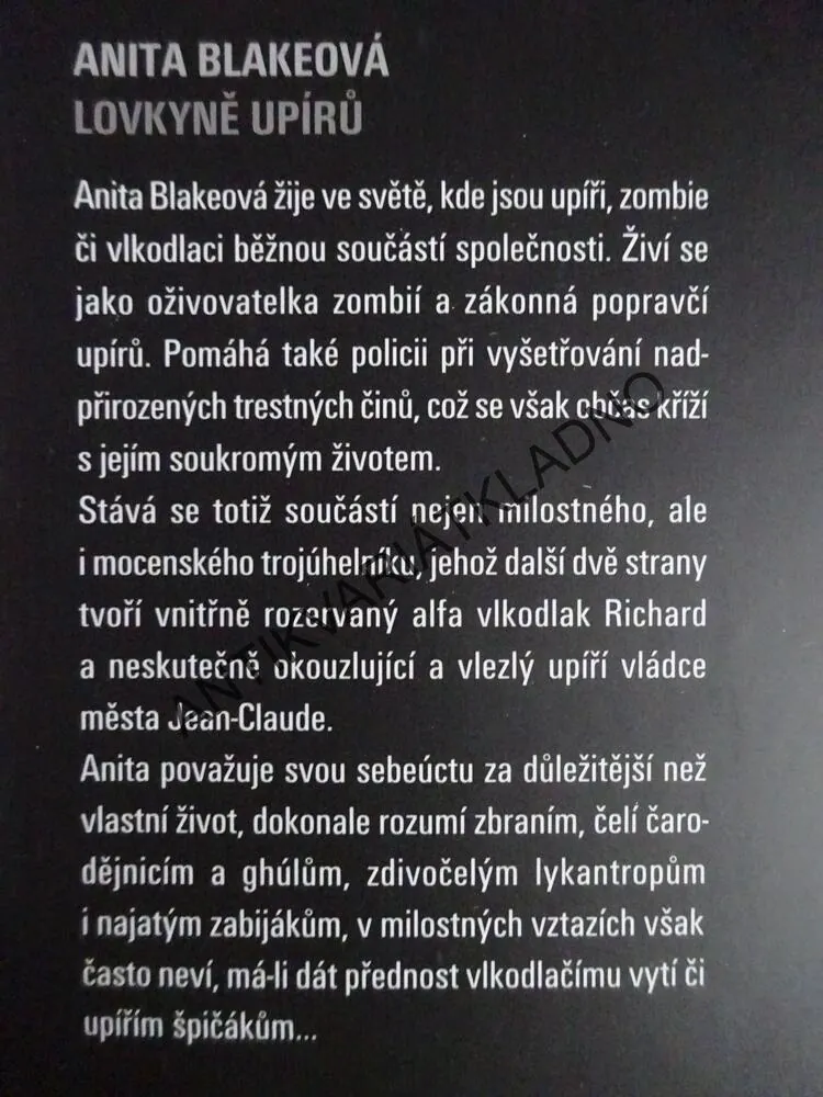 S KŮŽÍ NA TRH, ANITA BLAKE, LAURELL K. HAMILOTONOVÁ, **an