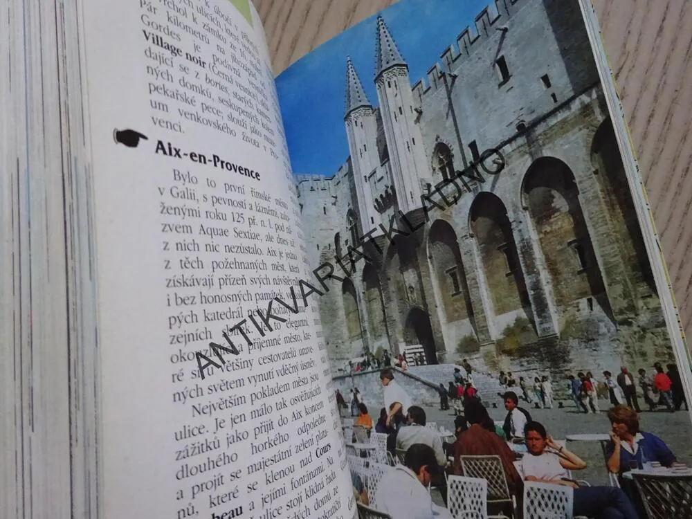 FRANCIE, KAPESNÍ PRŮVODCE, BERLITZ, **an