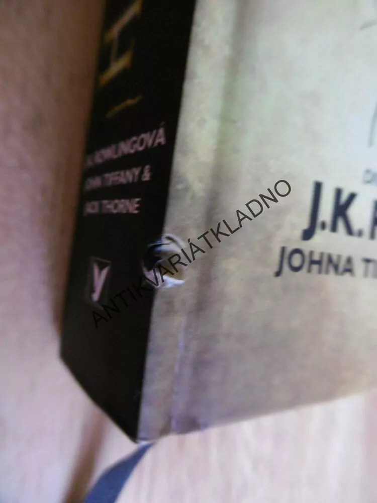 HARRY POTTER A PROKLETÉ DÍTĚ, J.K. ROWLINGOVÁ, **an