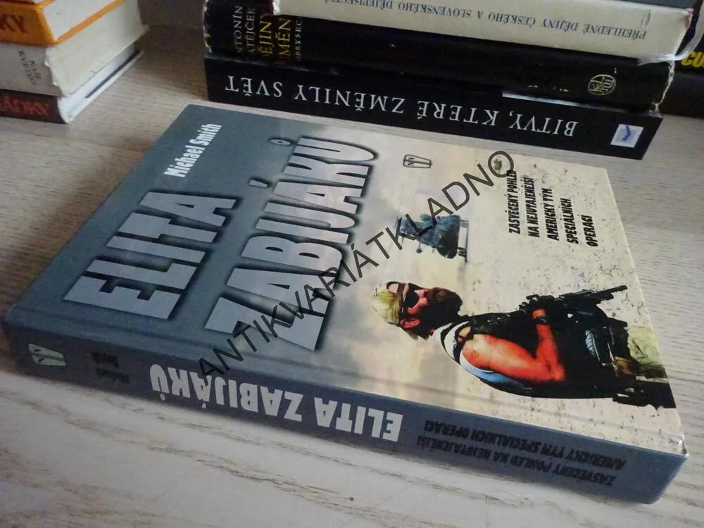 ELITA ZABIJÁKŮ, MICHAEL SMITH, **an