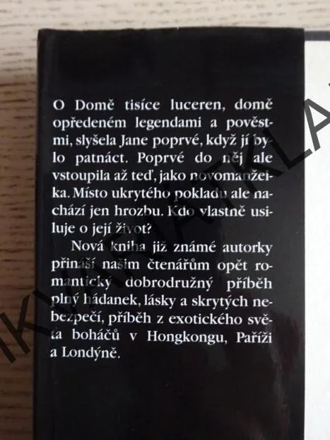 ZTRACENÁ TVÁŘ, VICTORIA HOLTOVÁ, **an