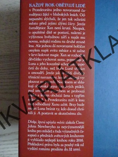 DÍVKA, KTERÁ UPÍJELA MĚSÍC, KELLY BARNHILLOVÁ, **an