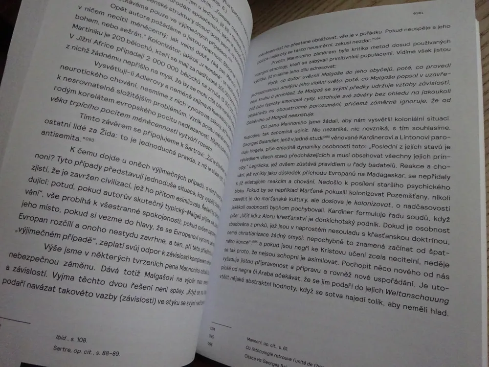 ČERNÁ KŮŽE, BÍLE MASKY, FRANTZ FANON, **an