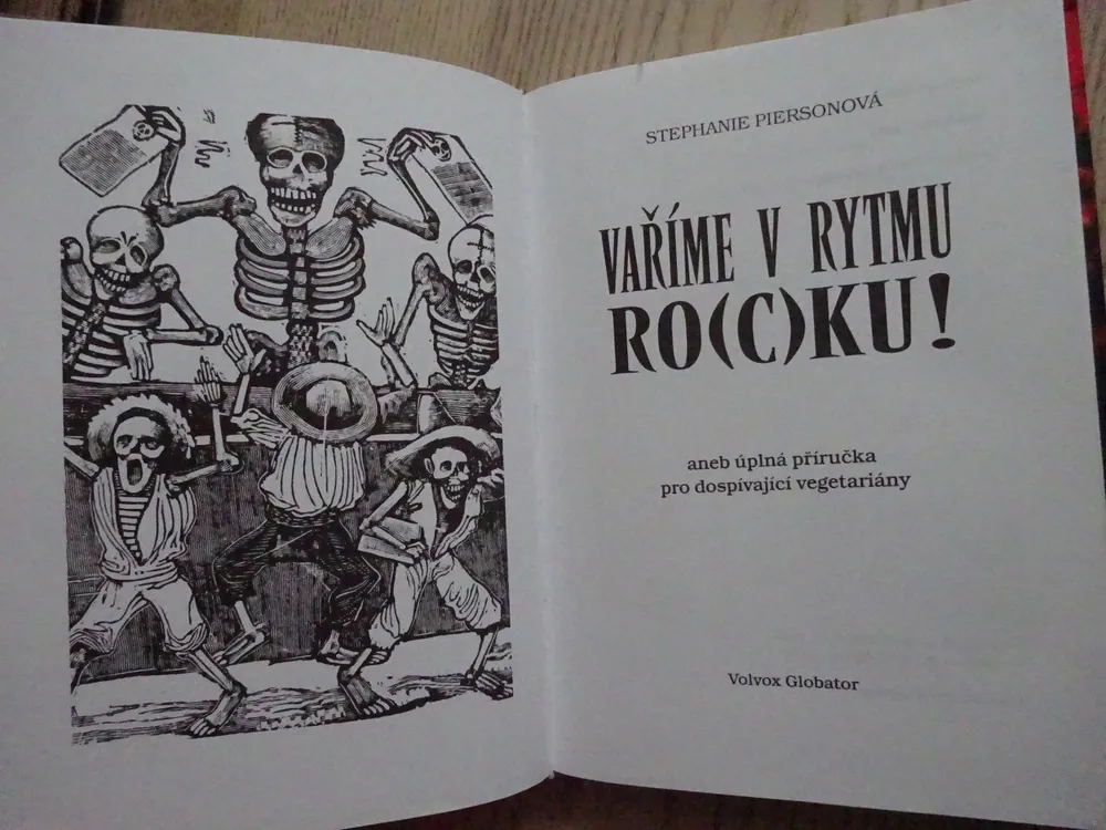 VAŘÍME V RYTMU RO(C)KU! ANEB ÚPLNÁ PŘÍRUČKA PRO DOSPÍVAJÍCÍ VEGETARIÁNY, STEPHANIE PIERSONOVÁ, **an