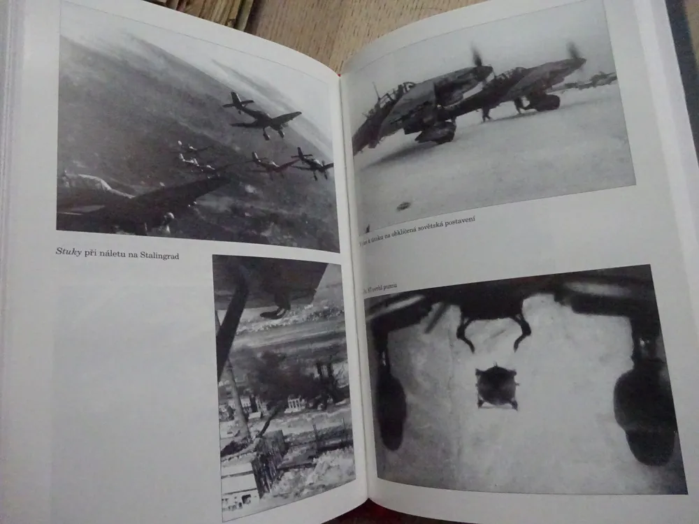 KŘÍŽ PROTI HVĚZDĚ, FRANZ KUROWSKI, LETECKÁ VÁLKA NA RUSKEM 1941-44, **an
