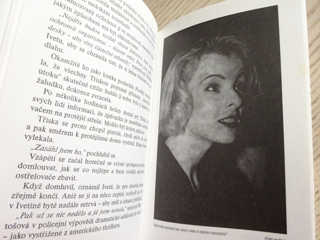 AKTA, PŘIPADÁM SI JAKO LOUTKA, ŽIVOTNÍ PŘÍBĚH ZPĚVAČKY IVETY BARTOŠOVÉ, ALENA SOBOTKOVÁ, EDUARD SVÍTIVÝ, **an