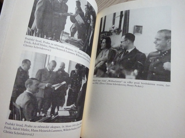 DVANÁCT LET PO HITLEROVĚ BOKU, 1933 - 1945, SVĚDECTVÍ HITLEROVY SEKRETÁŘKY, **an