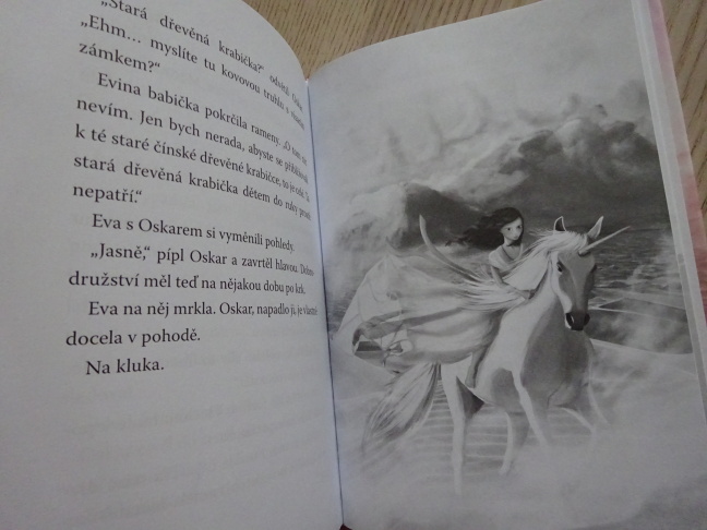 KOUZELNÝ JEDNOROŽEC, STRÁŽKYNĚ KRYSTALŮ, JESS BLACKOVÁ, **an