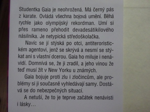 NEOHROŽENÁ, POLIBEK, FRANCINE PASCALOVÁ, **an