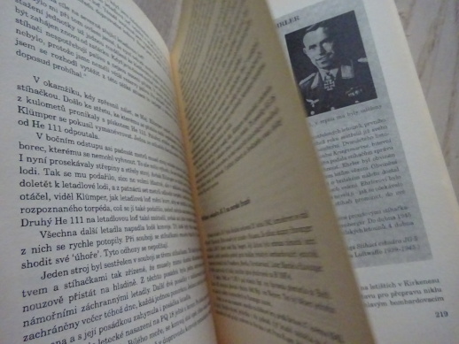 KŘÍŽ PROTI HVĚZDĚ, FRANZ KUROWSKI, LETECKÁ VÁLKA NAD RUSKEM 1941-44, **an