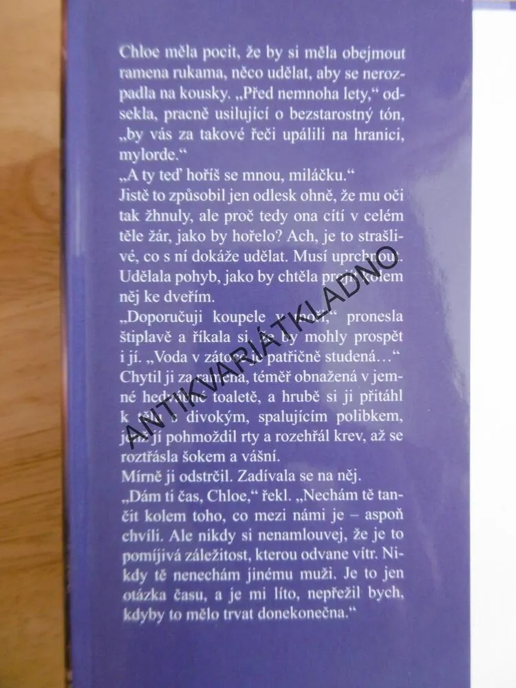 STANFORTHSKÁ TAJEMSTVÍ, JO BEVERLEY