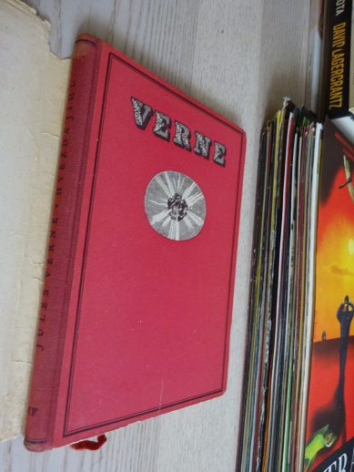 HVĚZDA JIHU, JULES VERNE, **an