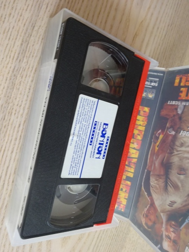 VELMI NEBEZPEČNÉ ZNÁMOSTI 3, VHS VIDEOKAZETA