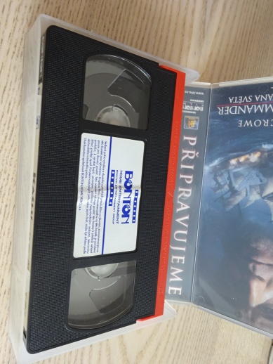 KAŠLU NA LÁSKU, VHS VIDEOKAZETA