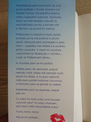 STÁNEK S POLIBKY, BETH REEKLESOVÁ, **an