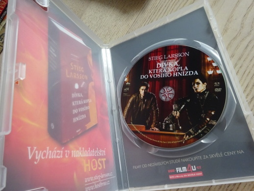 DÍVKA, KTERÁ KOPLA DO VOSÍHO HNÍZDA, DVD FILM