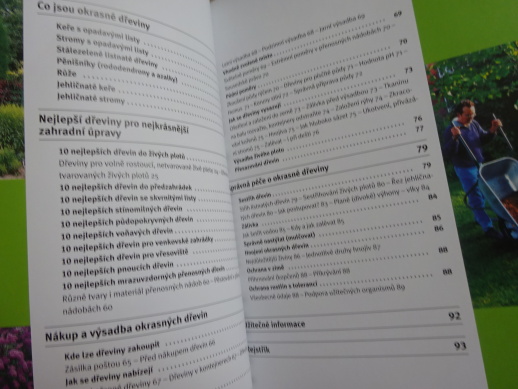 OKRASNÉ DŘEVINY NA ZAHRADĚ, ROBERT MARKLEY, **an