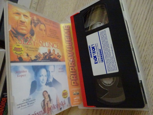 CIZINEC, VHS VIDEOKAZETA