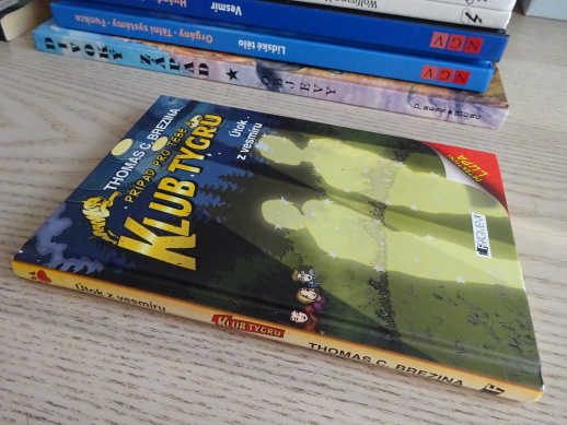 KLUB TYGRŮ, THOMAS BREZINA, UKRADENÝ VYNÁLEZ, BEZ LUPY, **an