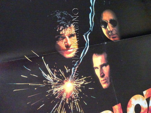 EXPLOZE, PIERCE BROSNAN, BEN CROSS, PLAKÁT 3T