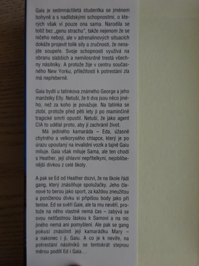 NEOHROŽENÁ, POMSTA, FRANCINE PASCALOVÁ, **an