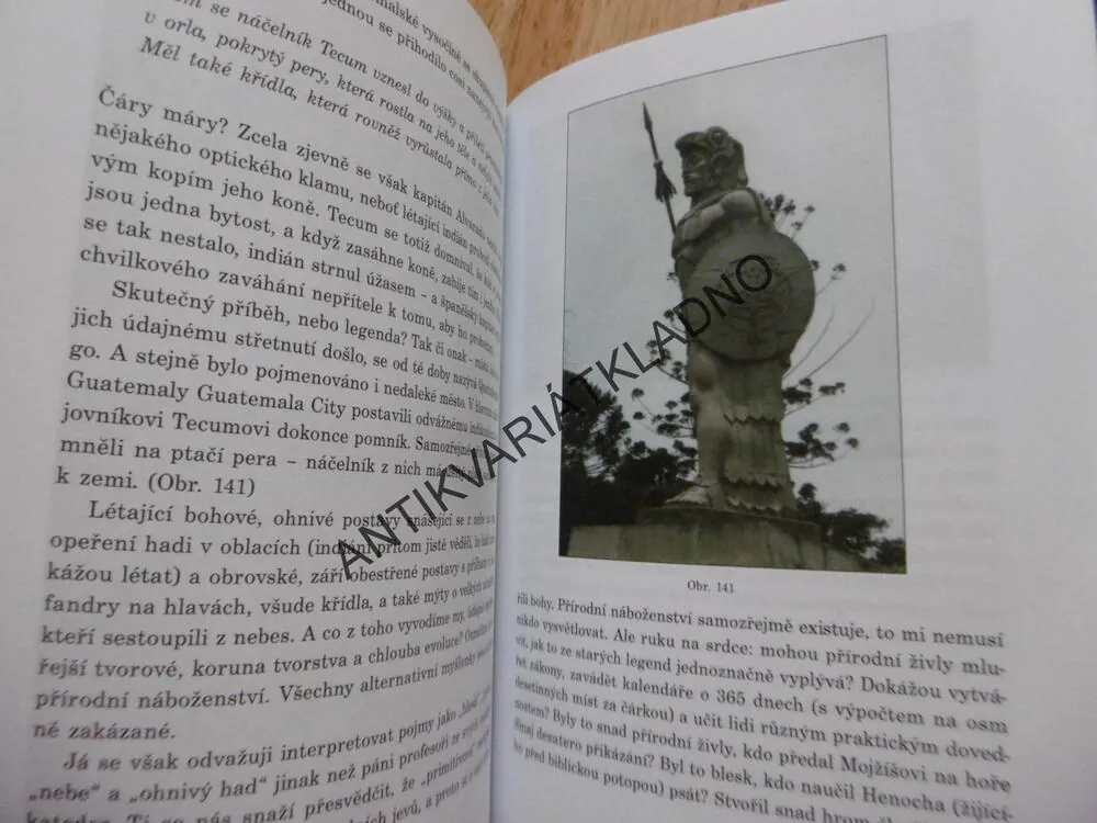 OMYLY V ZEMI MAYŮ, ERICH VON DÄNIKEN
