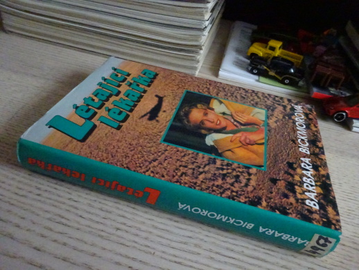 LÉTAJÍCÍ LÉKAŘKA, BARBARA BICKMOROVÁ, **an
