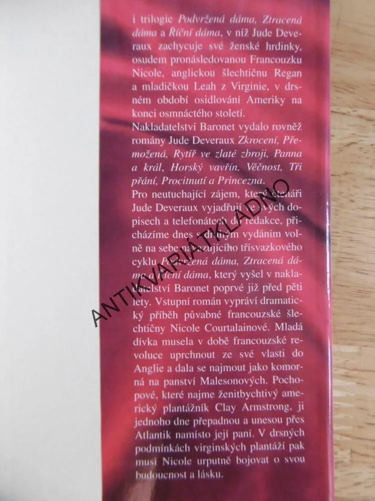 PODVRŽENÁ DÁMA, JUDE DEVERAUX, **an