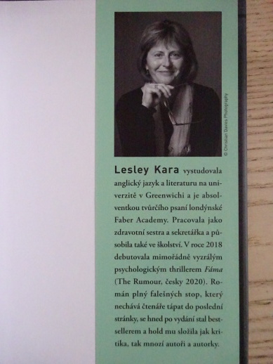 KDO O TOM VÍ?, LESLEY KARA, **an