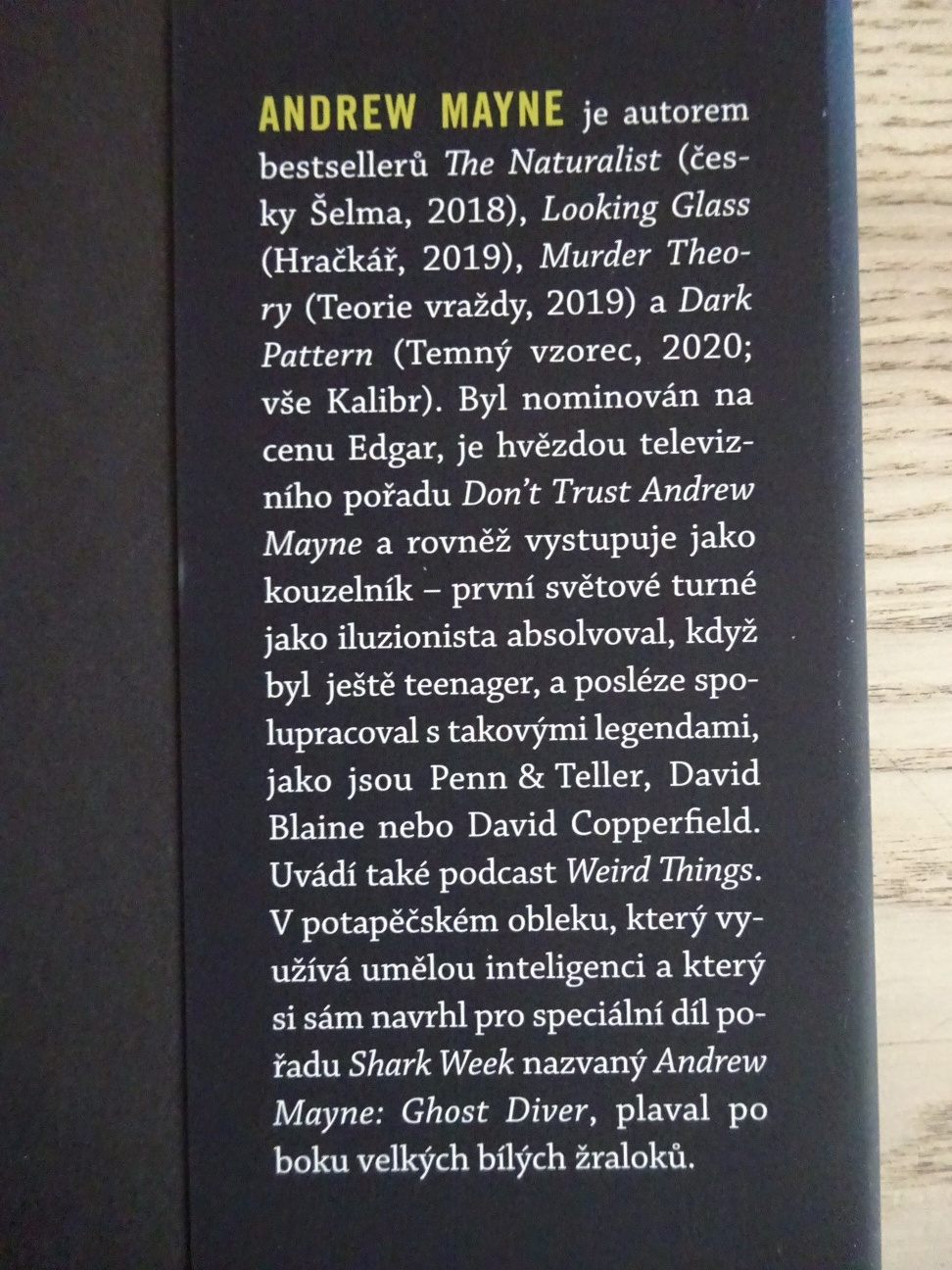 DÍVKA POD HLADINOU, ANDREW MAYNE, **an