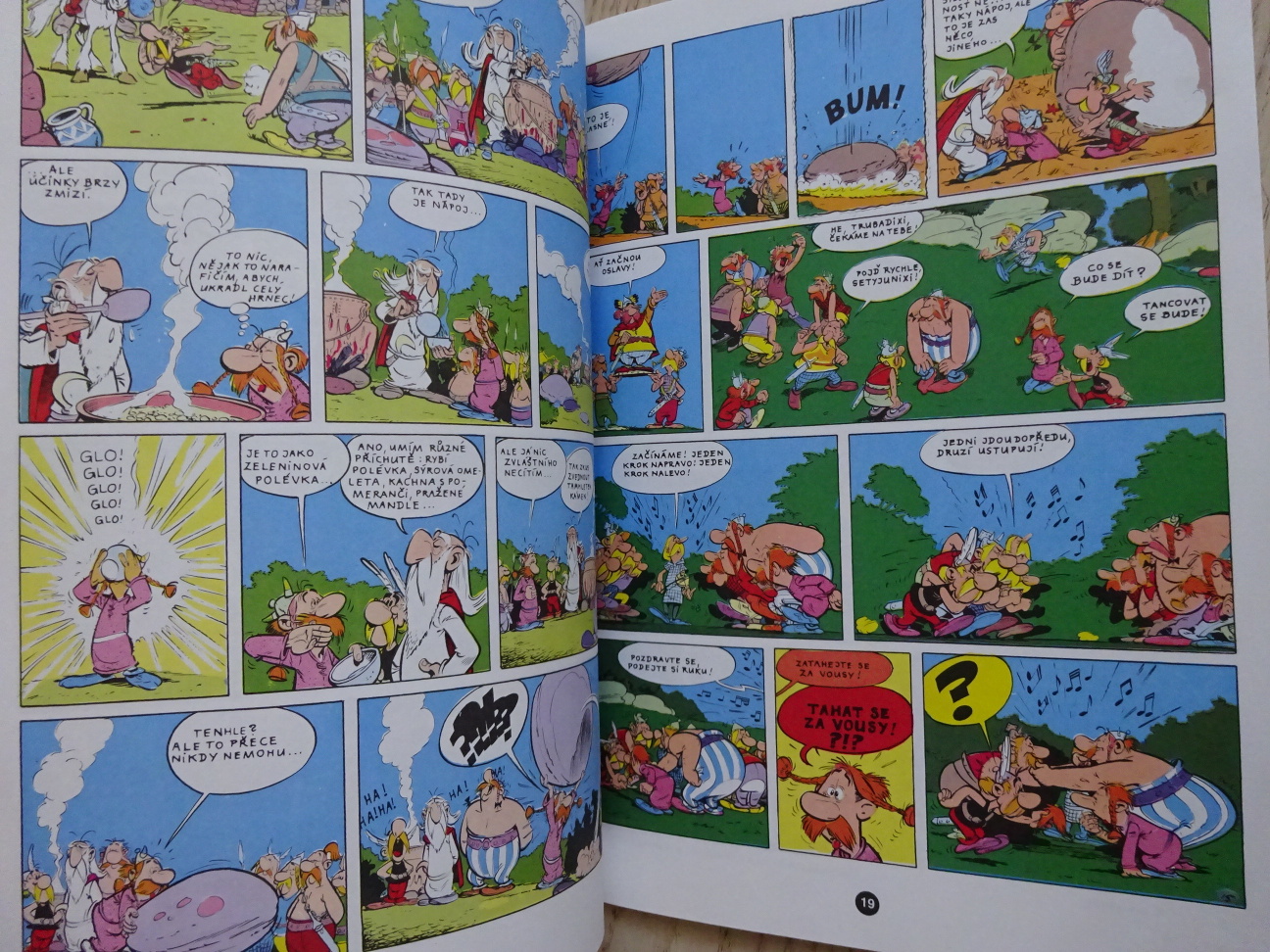 ASTERIX Z GALIE, ASTERIXOVA DOBRODRUŽSTVÍ I., KOMIKS, UDERZO