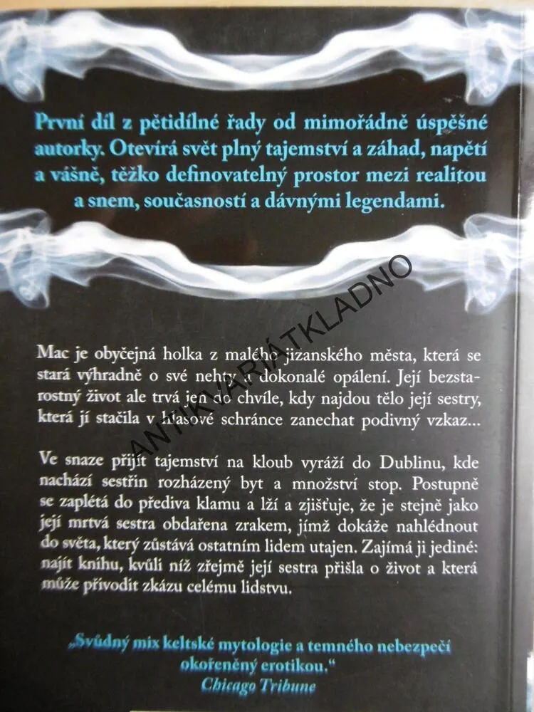 TEMNÁ HOREČKA, KAREN MARIE MONING,